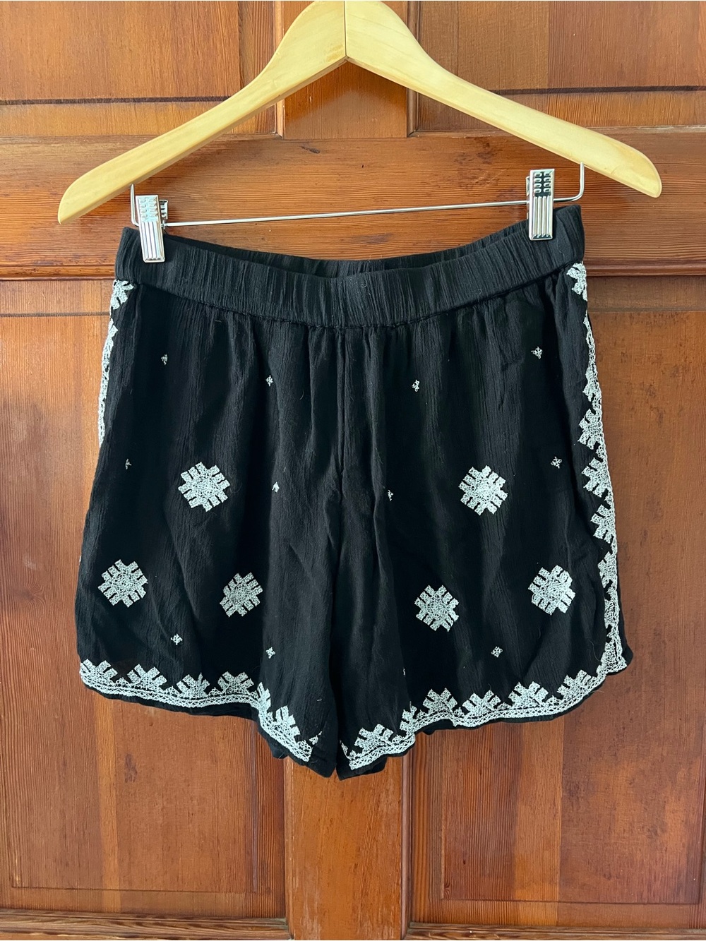 Life Style Black & White Embroidered Boho Shorts Size M Festival Vacation